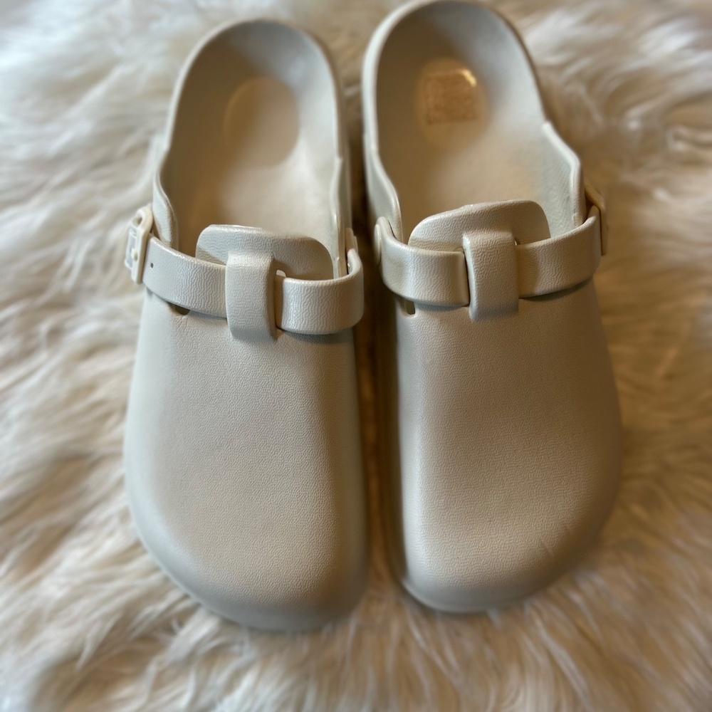 Clogs - Picture 2 of 4